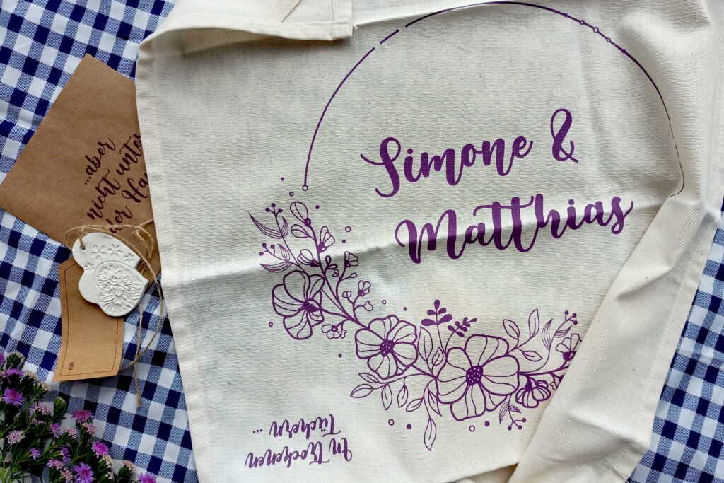 Hochzeitseinladung Simone & Matthias das aufgefaltete Tuch